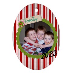 Oval Christmas ornament 2023 Family - Ornament (Oval)