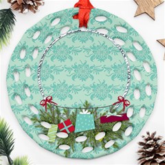 Presents ornament - Ornament (Round Filigree)